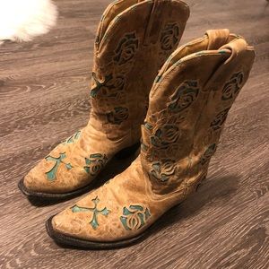 Corral boots